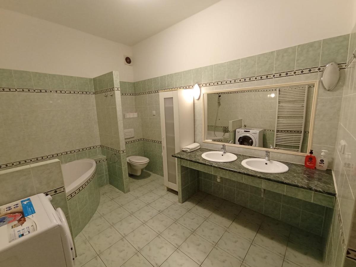 Apartments Captain Flint Прага Экстерьер фото